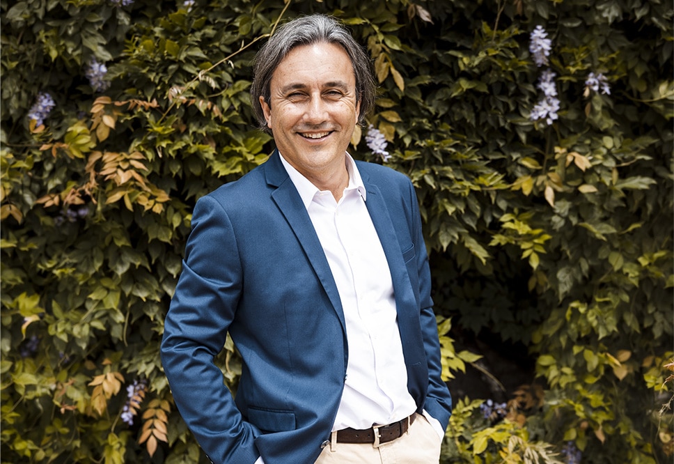 David Dongais souriant, président fondateur de l'écosystème hôtelier Axioncom.
