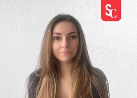 Portrait d'Amandine, membre active de l'écosystème hôtelier Axioncom.