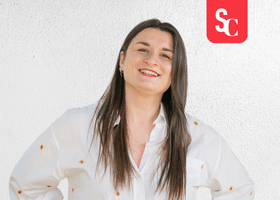 Portrait de Carline Rassinoux, membre active de l'écosystème hôtelier Axioncom.