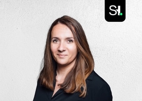 Portrait de Claire Prédeau, membre active de l'écosystème hôtelier Axioncom.