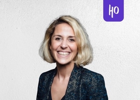 Portrait de Clarisse Labat, membre active de l'écosystème hôtelier Axioncom.