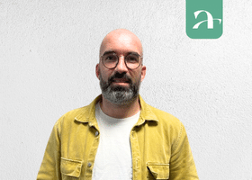 Portrait de Clément Lemaitre, membre active de l'écosystème hôtelier Axioncom.