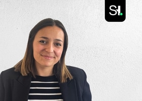 Portrait de Clotilde Perrin, membre active de l'écosystème hôtelier Axioncom.