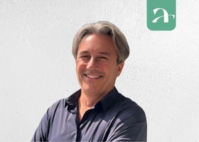 Portrait de David Dongais, membre active de l'écosystème hôtelier Axioncom.