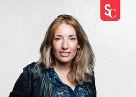 Portrait de Delphine Porcher, membre active de l'écosystème hôtelier Axioncom.