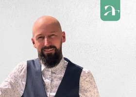 Portrait de Gérald Salmon, membre active de l'écosystème hôtelier Axioncom.