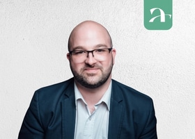 Portrait de Jérémy Jata, membre active de l'écosystème hôtelier Axioncom.