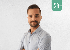 Portrait de Thomas Ferreira, membre active de l'écosystème hôtelier Axioncom.