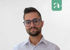 Portrait de Thomas Ferreira, membre active de l'écosystème hôtelier Axioncom.