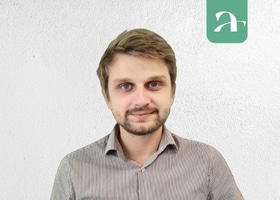 Portrait de Ulysse Lavigne, membre active de l'écosystème hôtelier Axioncom.